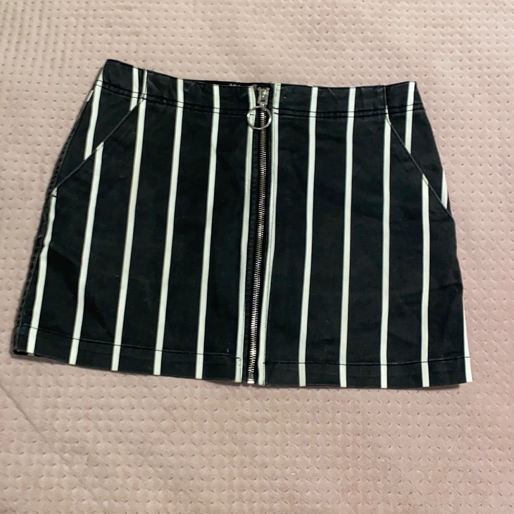 Volcom zipper skirt